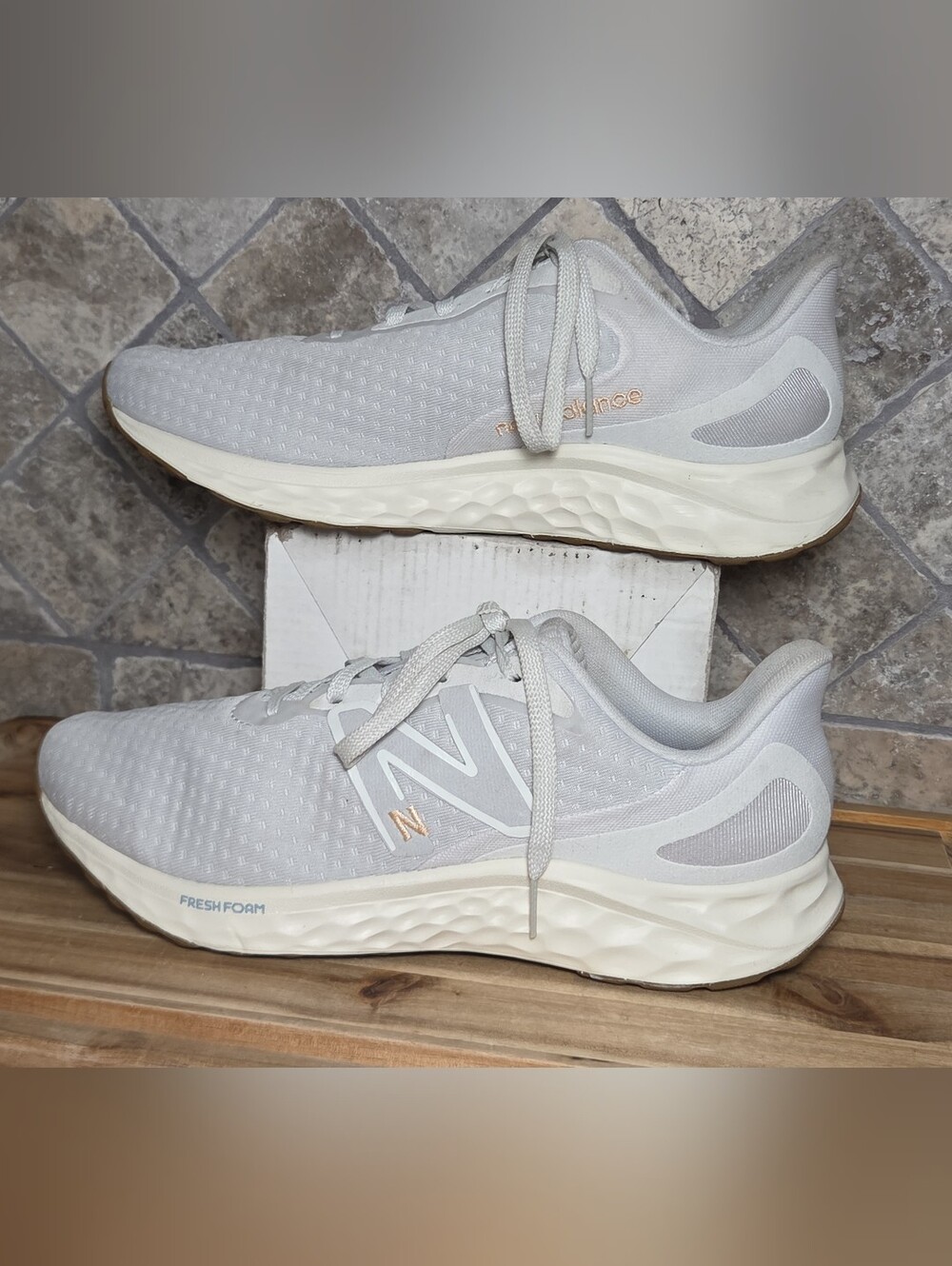 New Balance Womans Fresh Foam Arishi V4 Running Shoes Size 9.5 Wide Mens 8